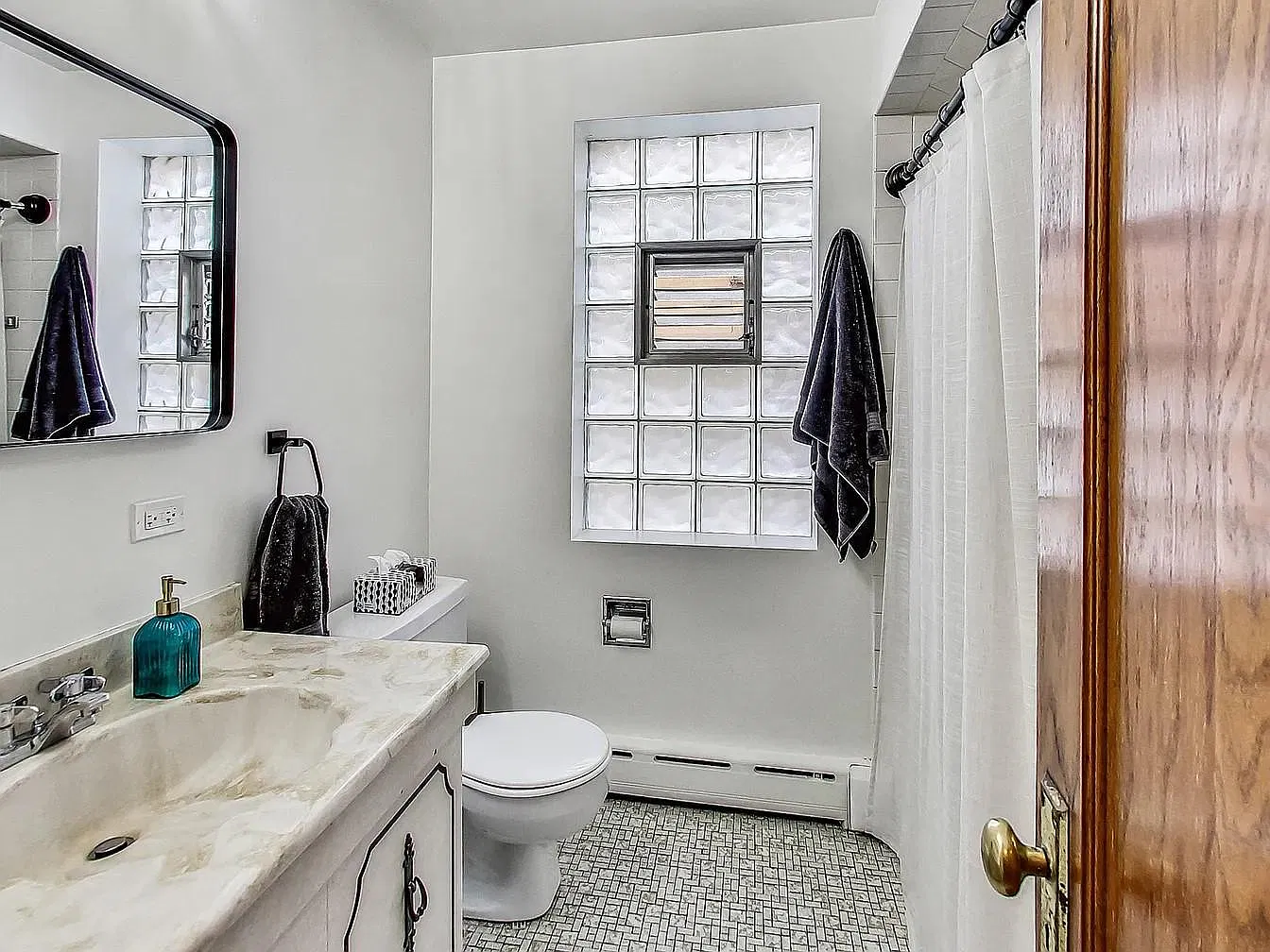 3 bed, 1850 sqft, $2,500 — Photo 3