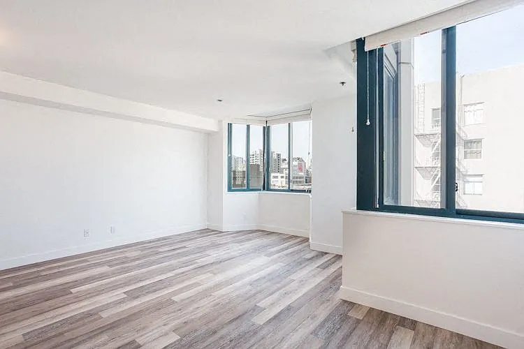 Trinity Towers Apartments — Photo 46