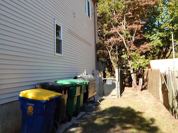 3rd image of 213 Chenault Ct