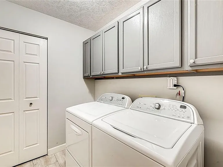 6265 Saddletree Dr — Photo 9