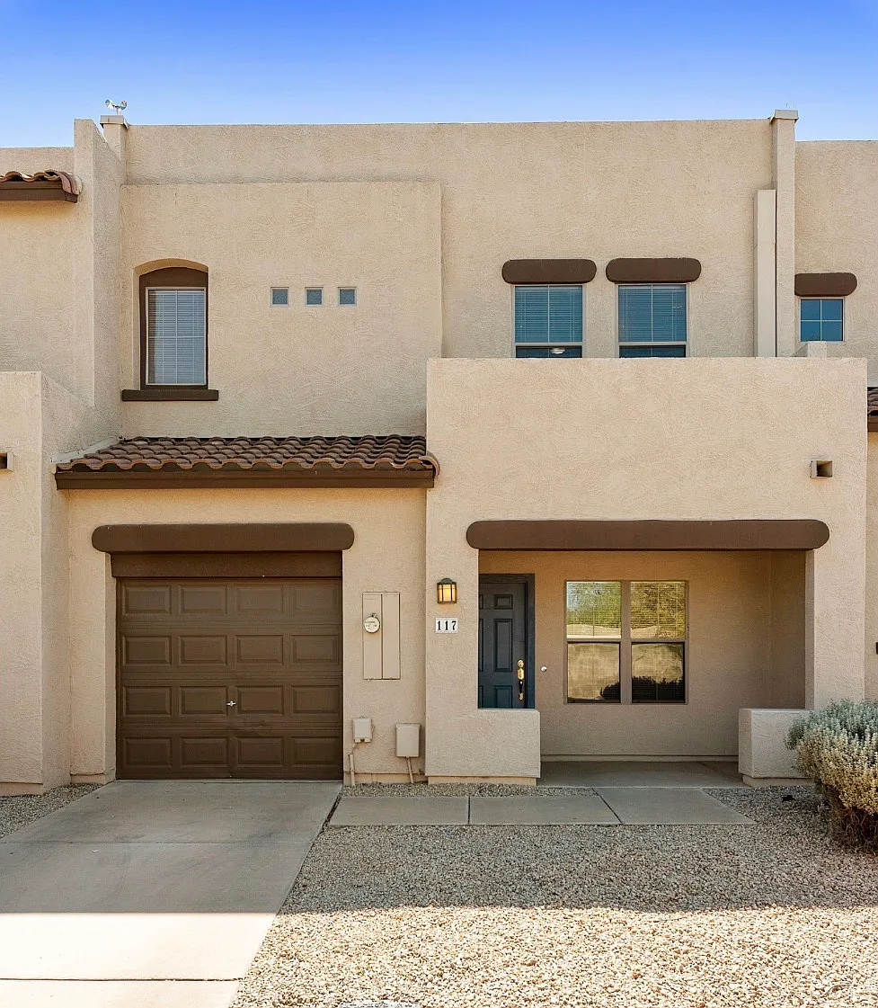 3 bed, 2.5 bath, 1303 sqft, $2,050 — Photo 1