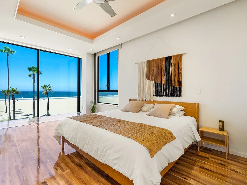 3009 Ocean Front Walk