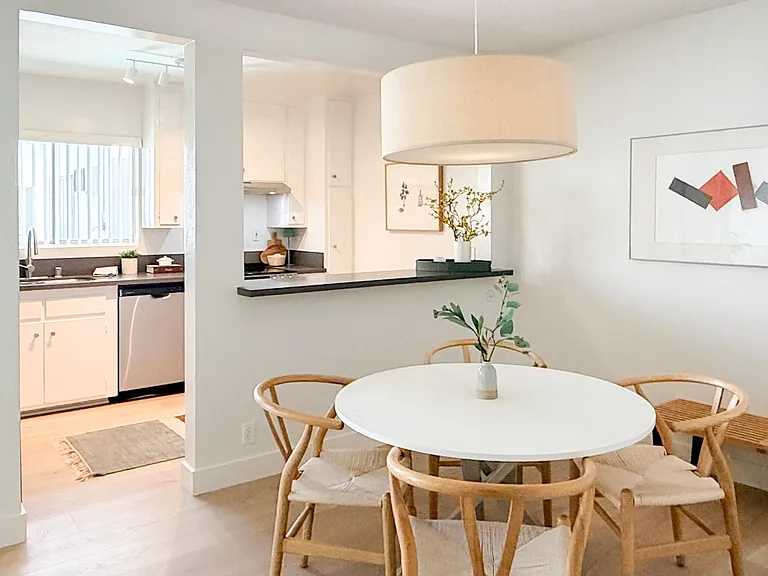 Townhouse Apartments — Photo 17