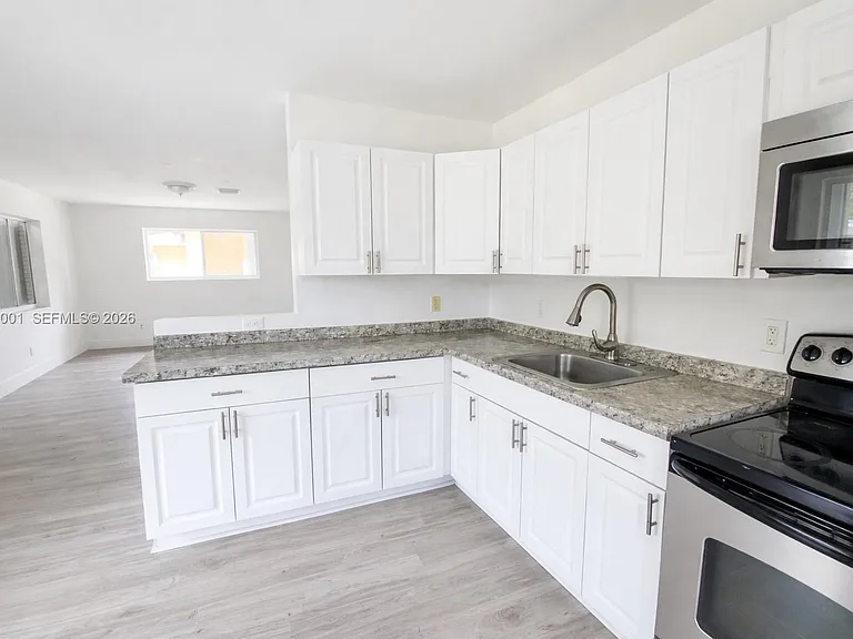 2840 NW 8th St — Photo 5