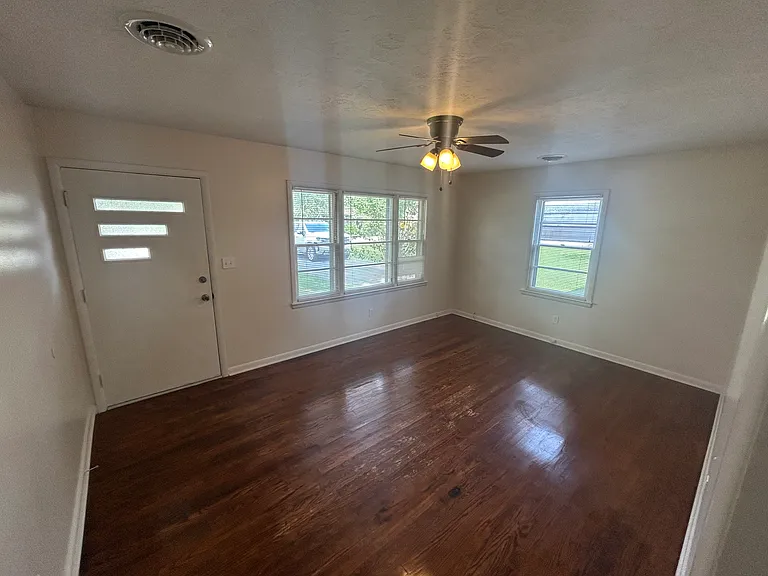 1005 Rose Ave — Photo 5