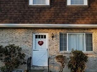 945 Riverside Dr APT 2C, Methuen, MA 01844