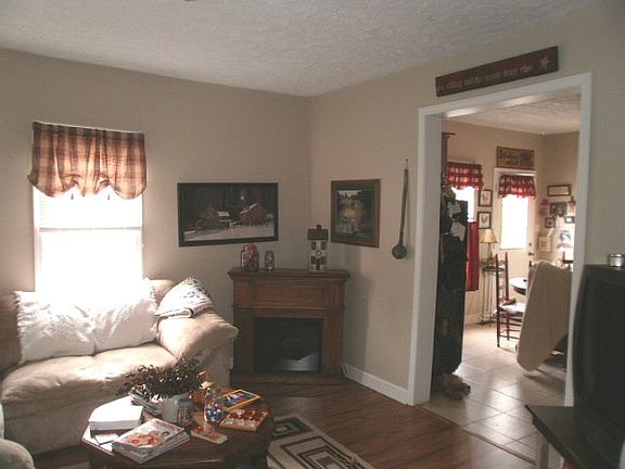 4th image of 206 Jefferson St