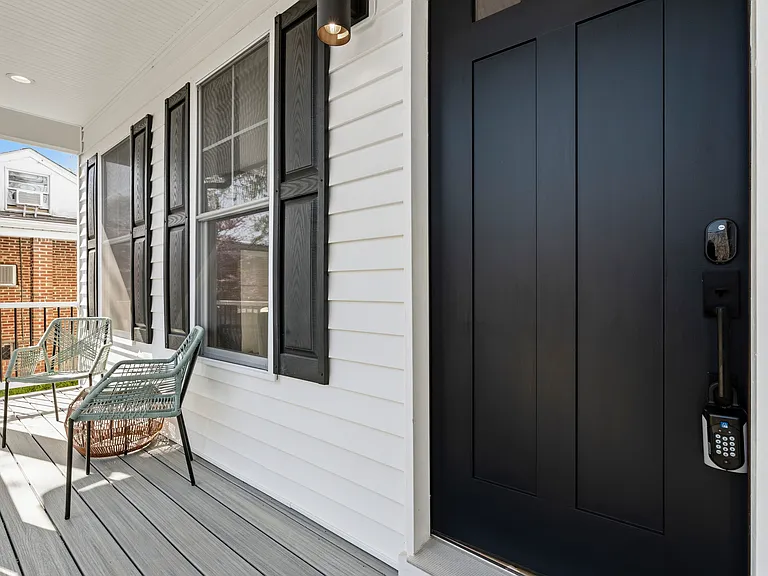 6806 Farragut Ave — Photo 3
