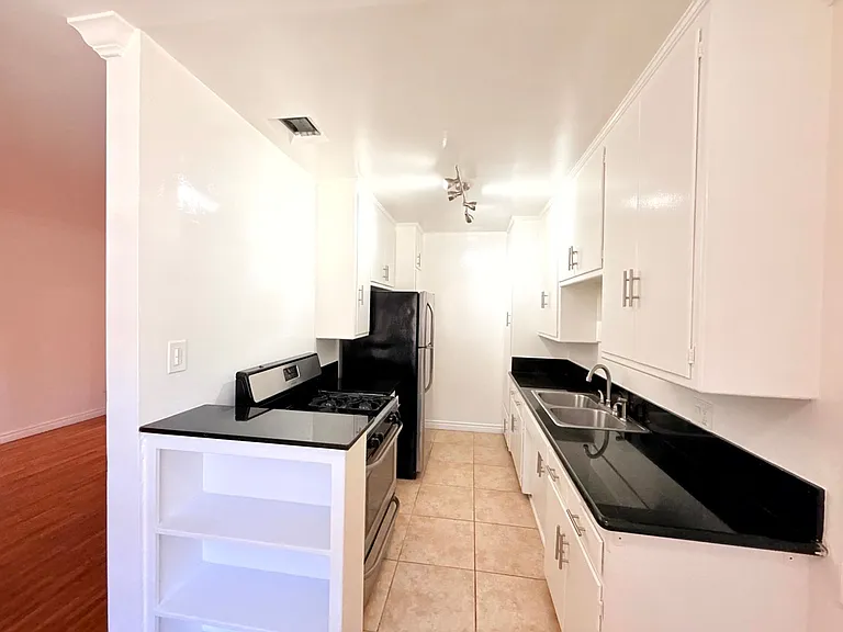 1415 Hudson Avenue — Photo 5