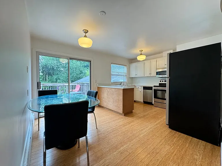 73 Eugenia St #UPPER LEVEL — Photo 10