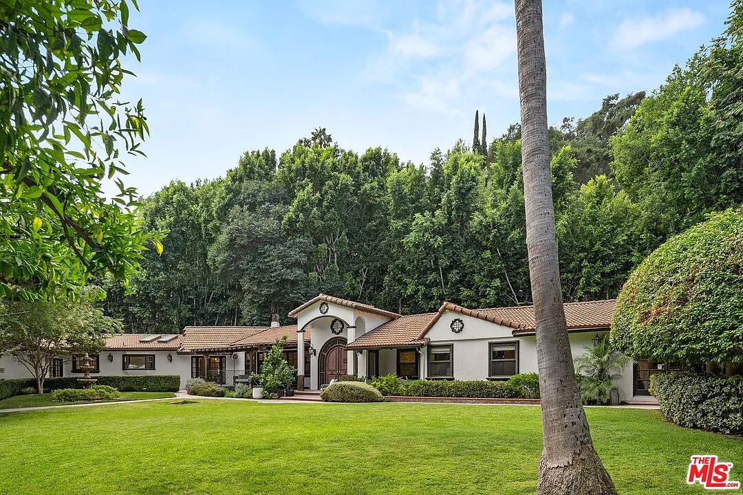 6 bed, 6.5 bath, 4566 sqft, $25,000 — Photo 1