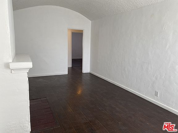 2nd image of 1529 W 84th St