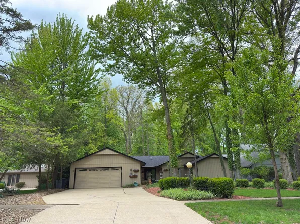 10648 Oak Branch Trl, Strongsville, OH 44149