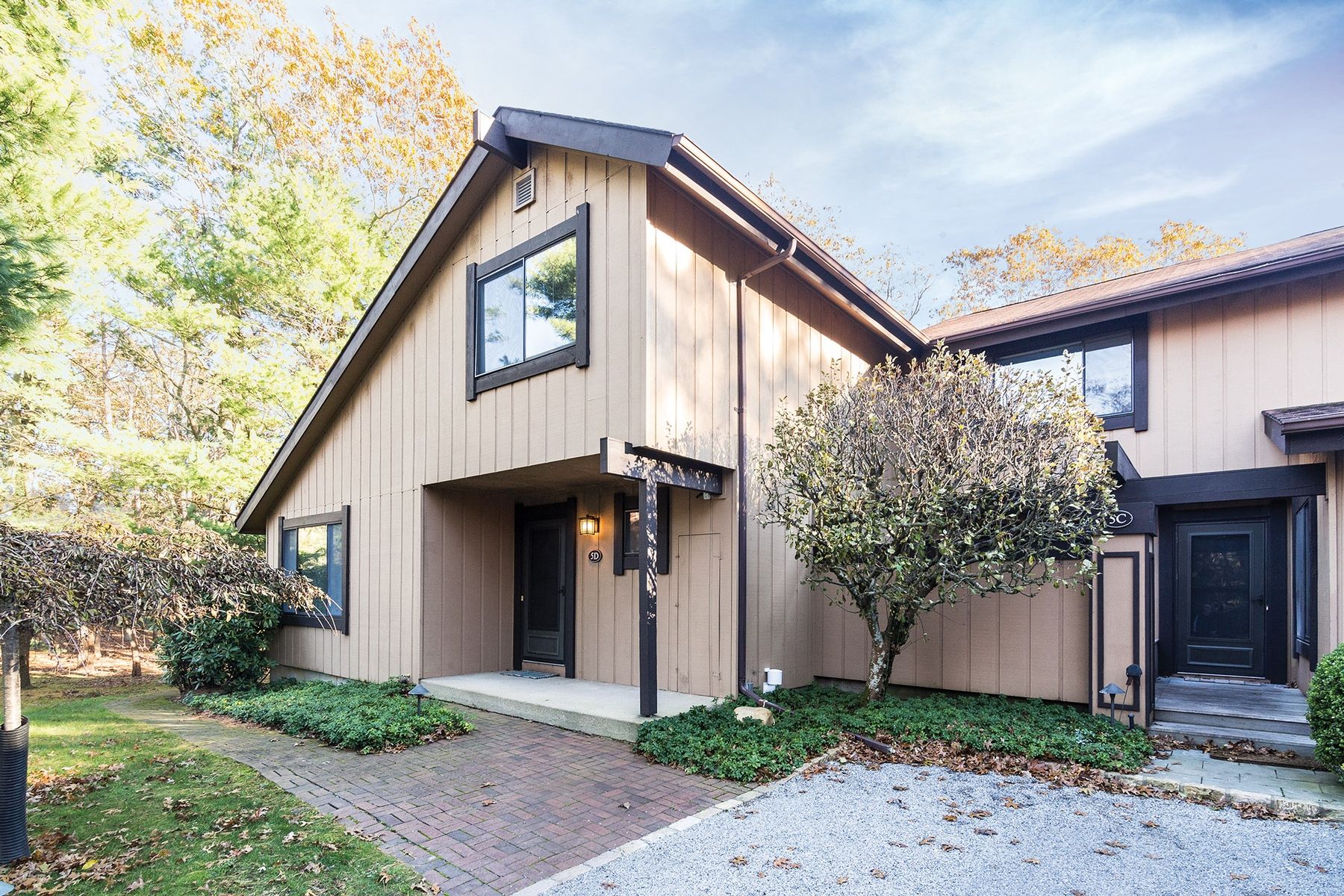 196 Treescape Dr, Cluster 3, Unit 5d in East Hampton Out East