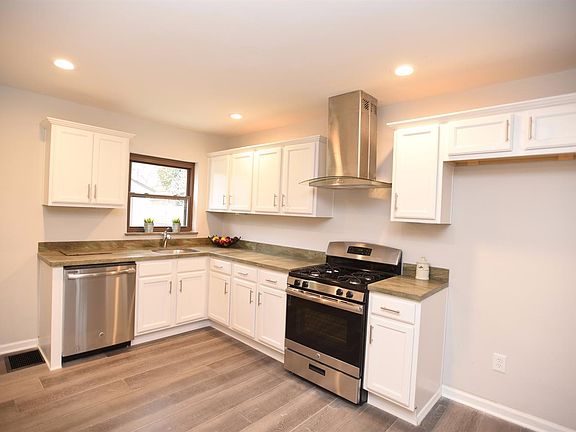 5th image of 8540 Wicklow Ave