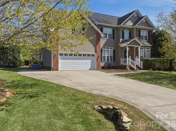 1505 Forest Pointe Ln, Gastonia, NC 28056
