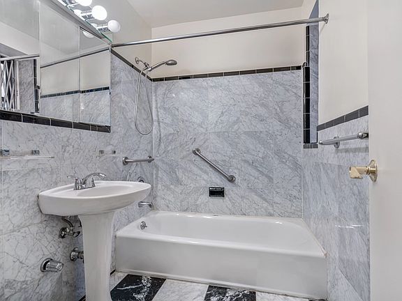 4th image of 330 E 70th St APT 1A