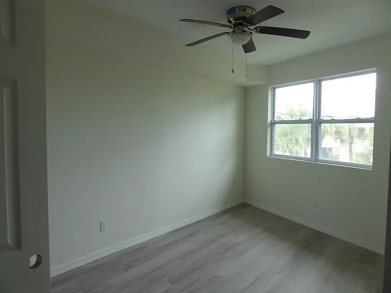 219 S Grandview Ave — Photo 25
