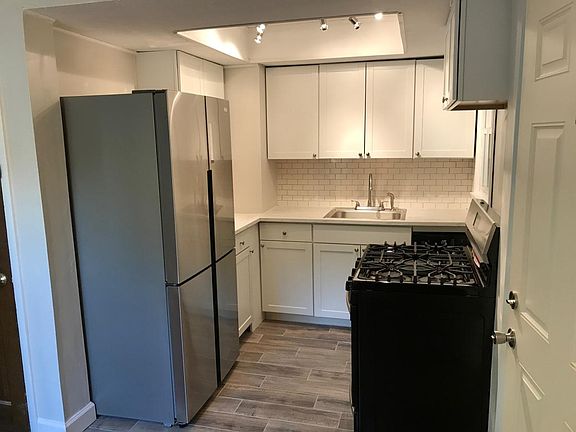 4th image of 377 E Lincoln Ave