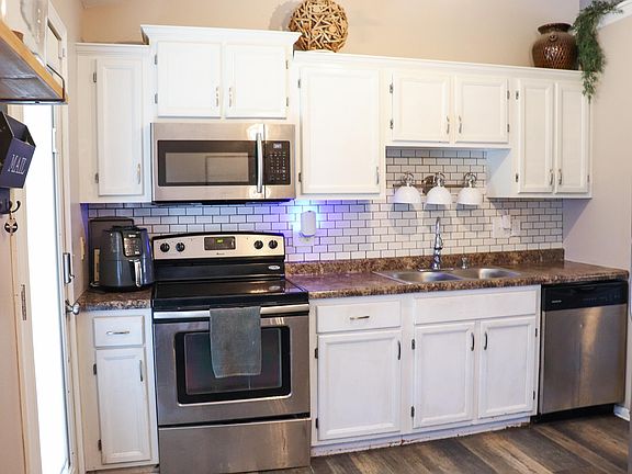 5th image of 4065 Woodchase Dr