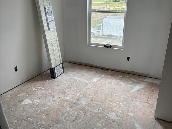 5th image of 1443 Elm St