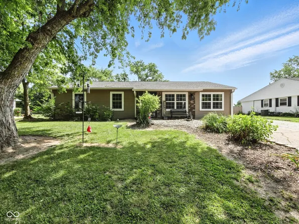 1039 Eastlawn Dr, New Whiteland, IN 46184
