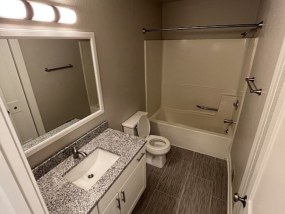 3rd image of 2852 Green Meadow Dr APT L