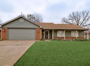 811 N 26th St, Rogers, AR 72756