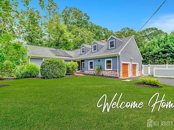 14 Wayland Dr, Matawan, NJ 07747