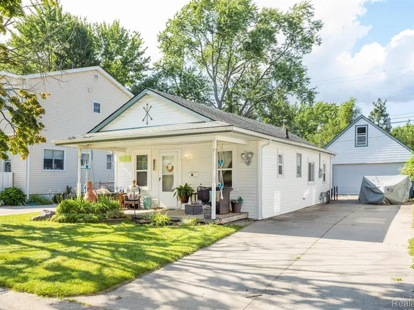 336 Massoit St, Clawson, MI 48017