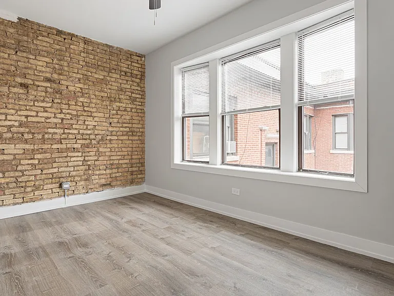 7417-27 N Clark St — Photo 17