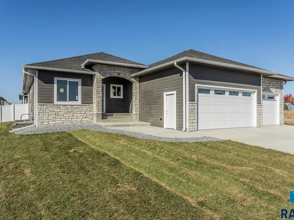 815 Yuzina Ave, Harrisburg, SD 57032