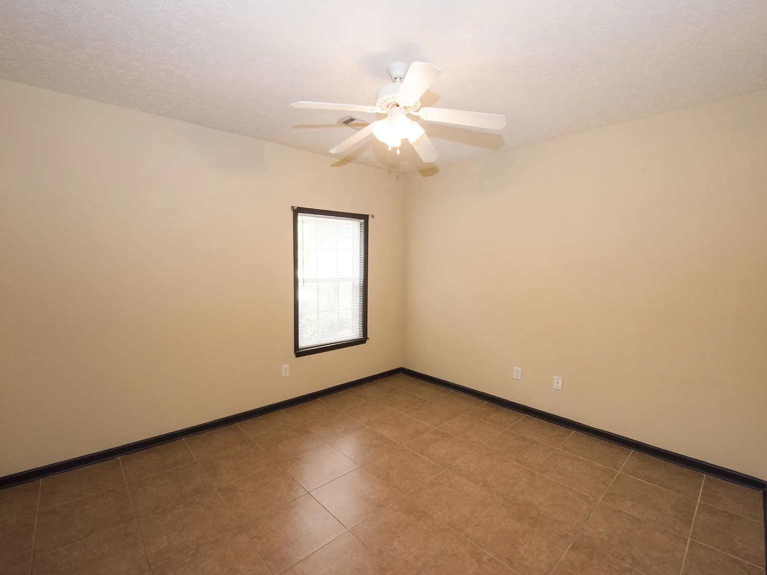 832 Harvard Drive - NA — Photo 2