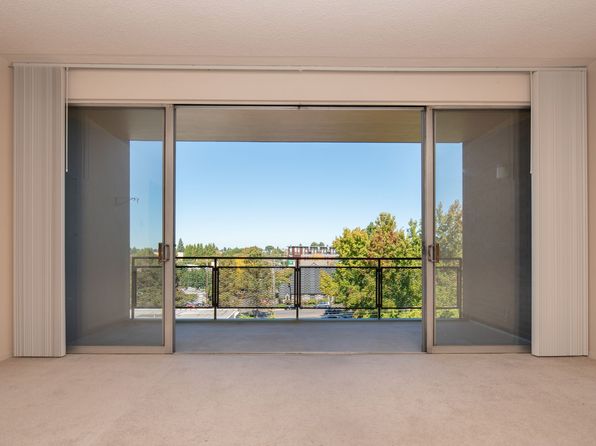 4265 NE Halsey St #113