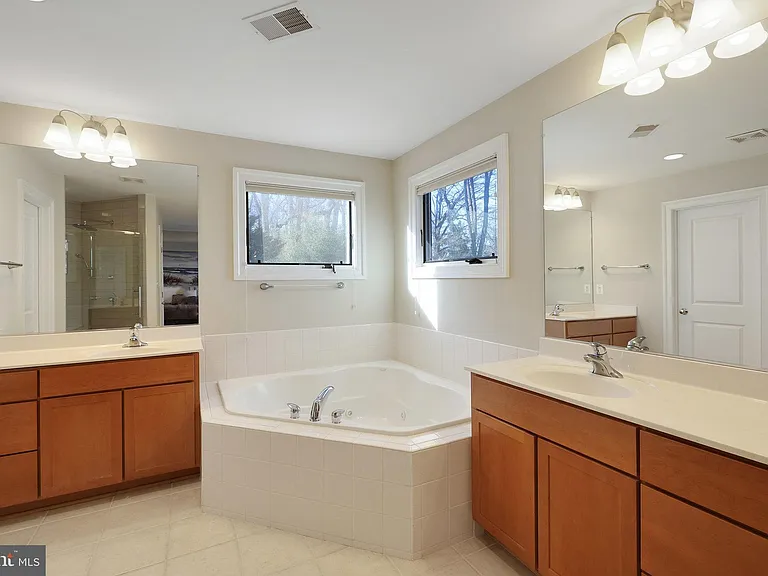 5922 Chesterbrook Rd — Photo 49