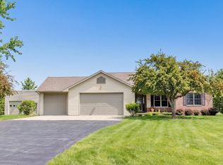 1072 Traboh Ct, De Pere, WI 54115