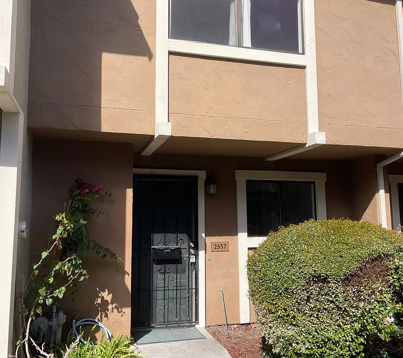 2557 Vallejo St