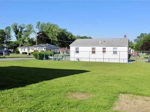 4th image of 204 Lewis St