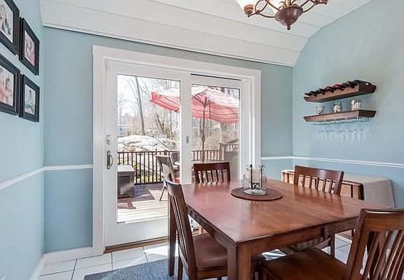 5th image of 172 Essex St
