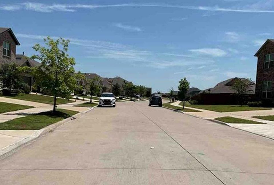 2nd image of 3115 Kirby Ln