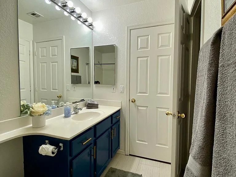 2742 W Ivanhoe St — Photo 22