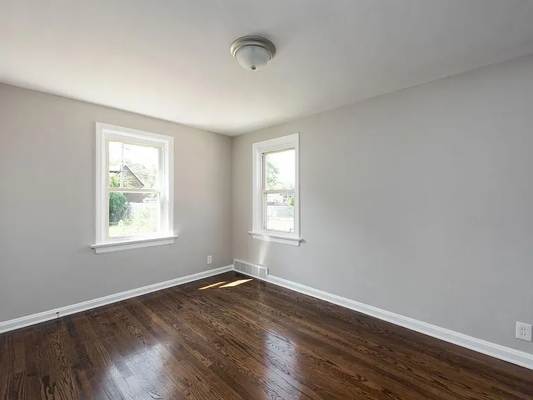 1113 Pembroke Dr — Photo 8
