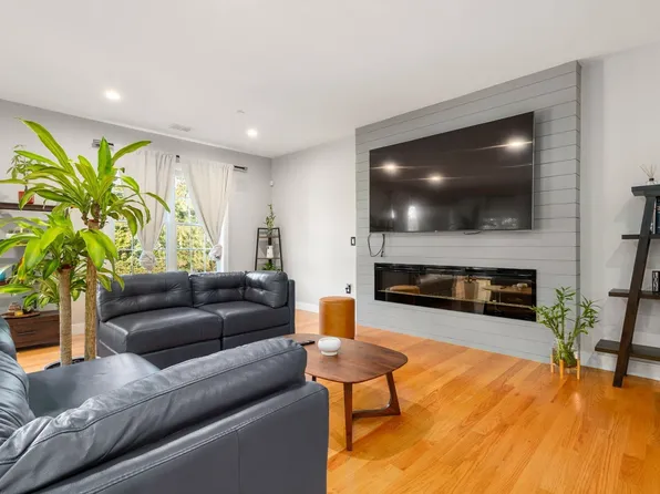 178 Robertson St #2, Quincy, MA 02169