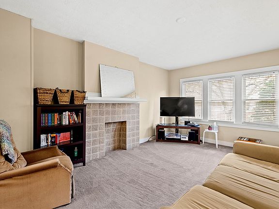 4th image of 105-107 N Meadowcroft Ave