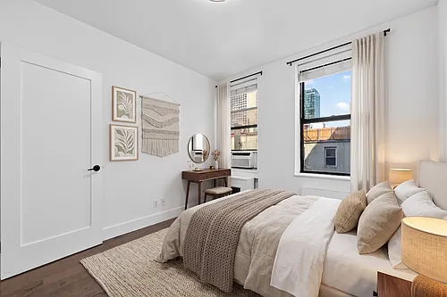 152 Thompson St Photo 1