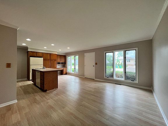 3rd image of 1203 Woodridge Dr