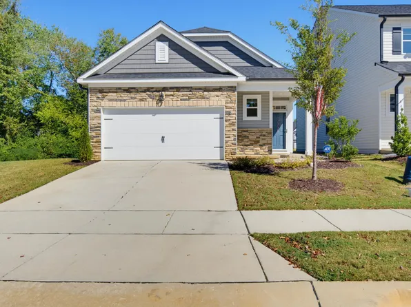 52 Fairwinds Dr, Lillington, NC 27546
