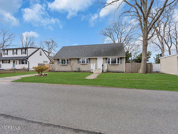 3rd image of 121 Harding Drive