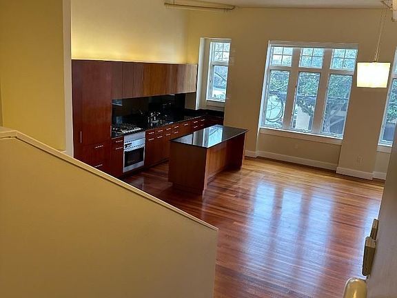 5th image of 1142 Crane St