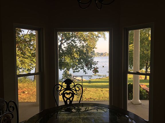 4th image of 376 Blairs Pl